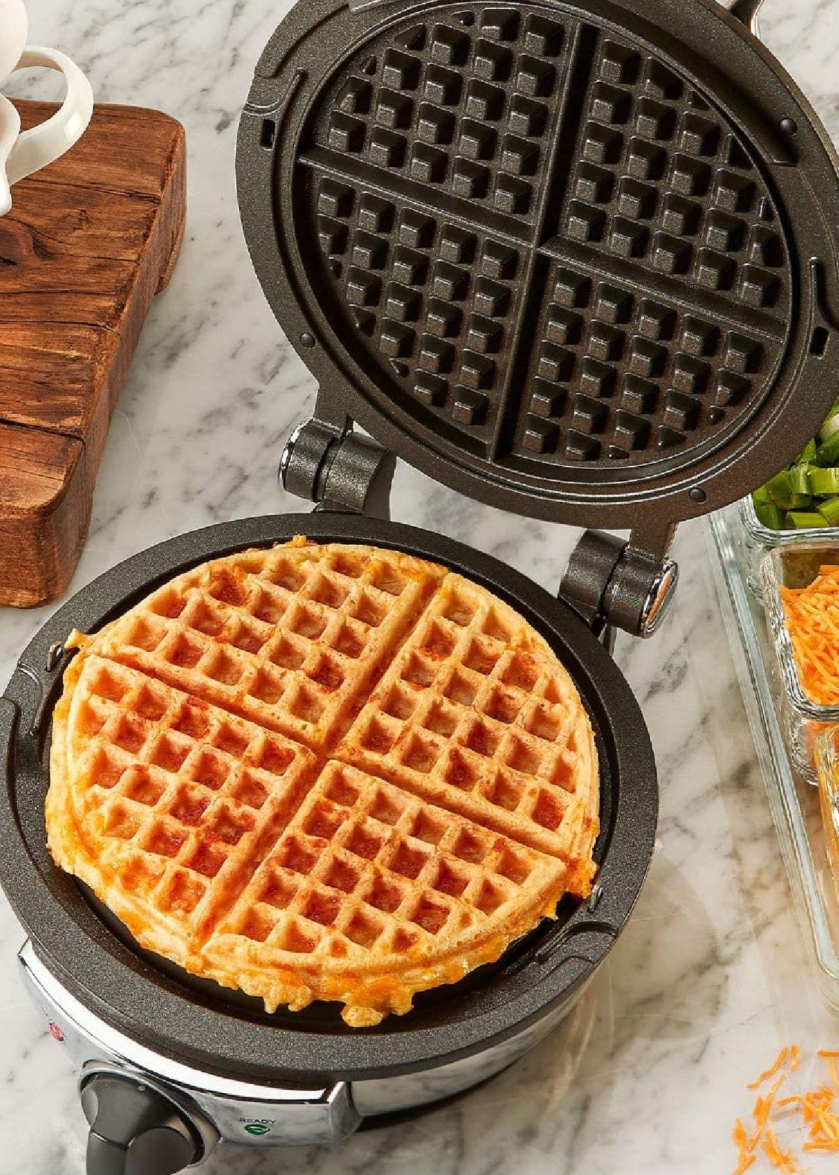 Round Classic Waffle Maker - Savor the Good Life™ 